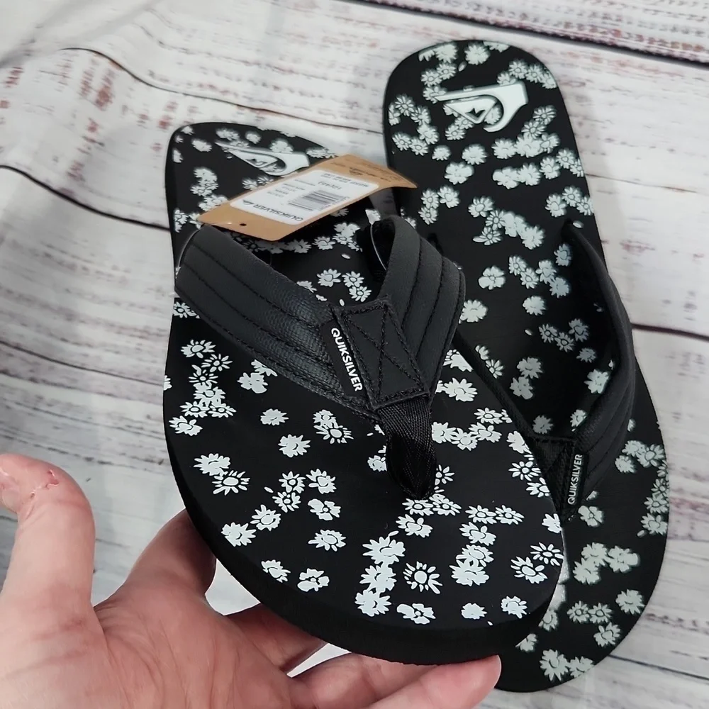 NWT Quiksilver men's floral carver flip-flop